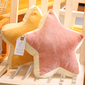Almohadas de felpa en forma de estrella rosa y amarilla