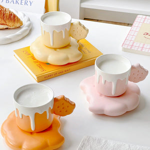 Keks-Keramik-Tasse und Untertasse