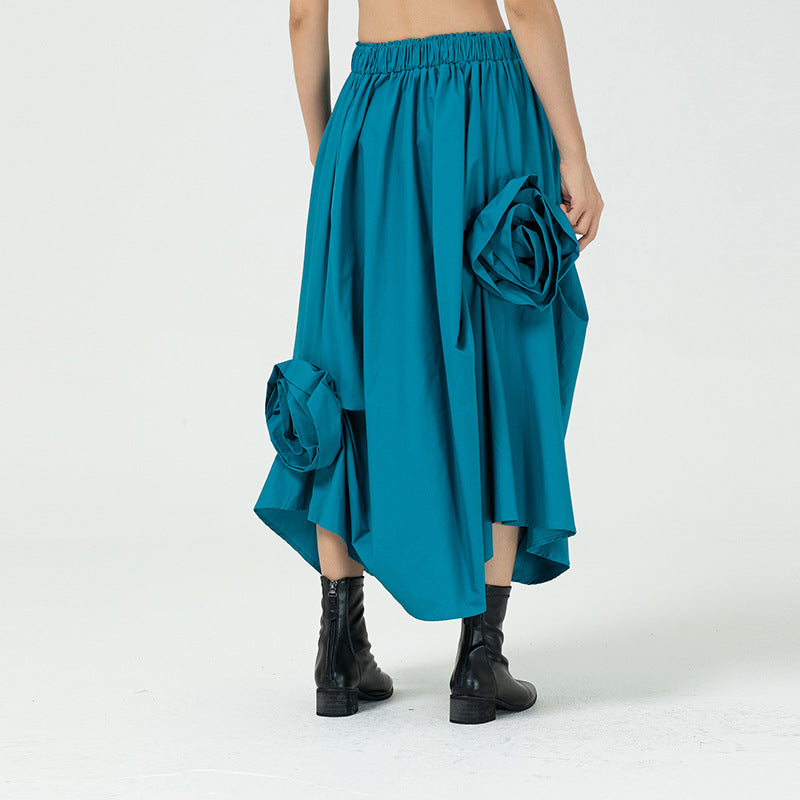 The three-dimensional flower bud skirt shows a thin floral decorative skirt, and the design is irregular skirt